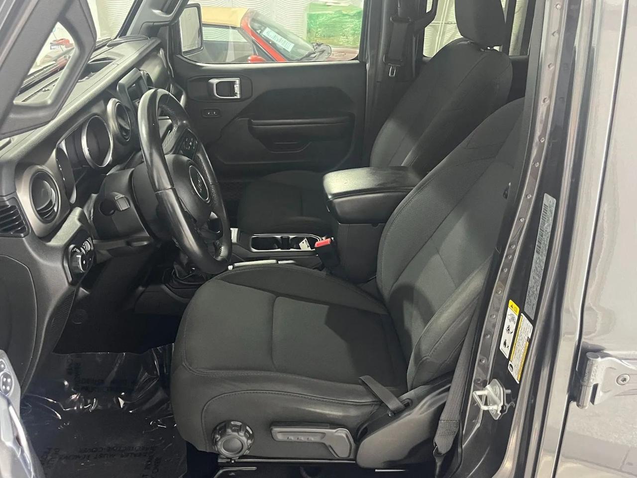 Jeep Wrangler Unlimited Sport 2018
