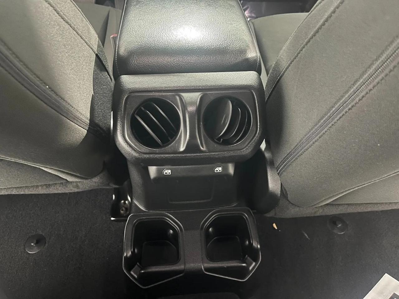 Jeep Wrangler Unlimited Sport 2018