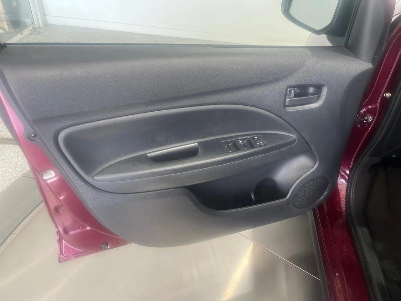 Mitsubishi Mirage ES CVT 2024