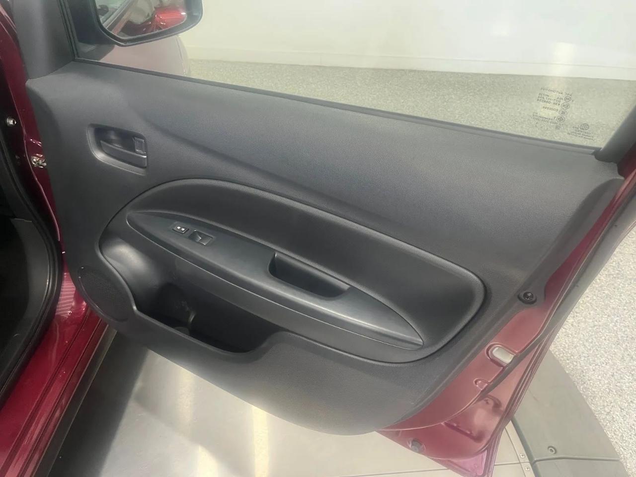 Mitsubishi Mirage ES CVT 2024
