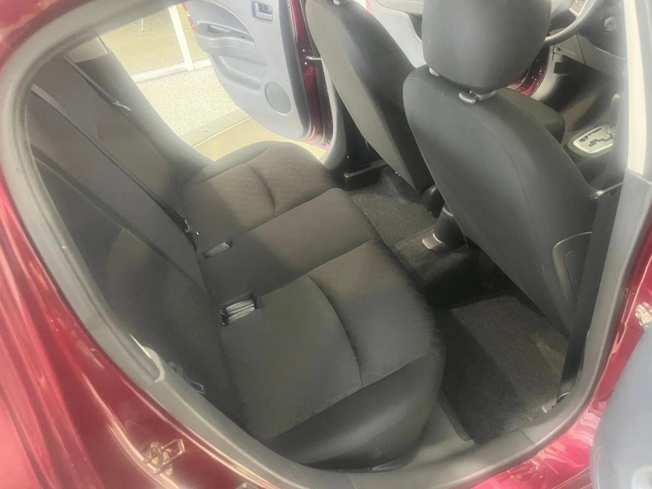 Mitsubishi Mirage ES CVT 2024