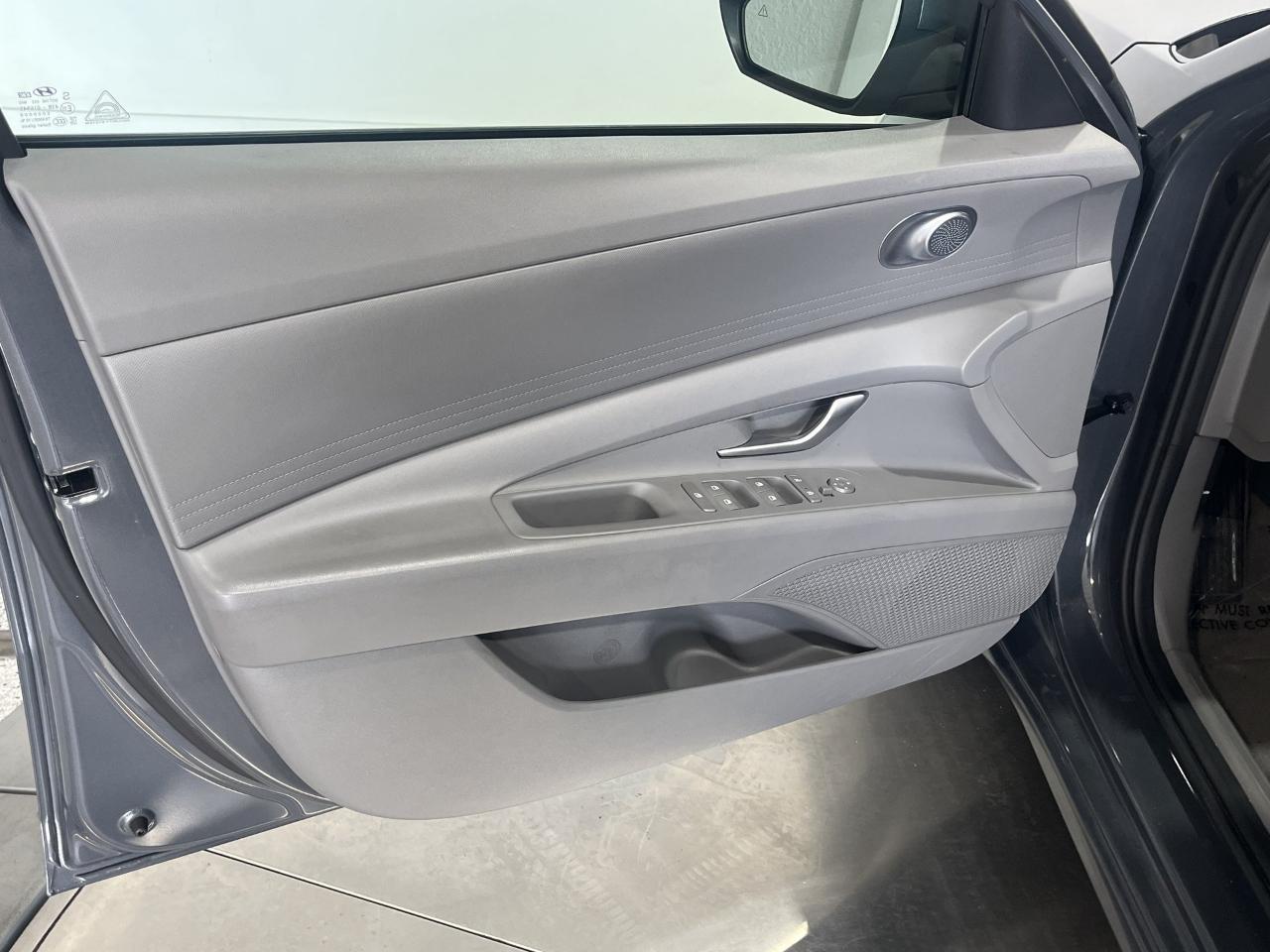 Hyundai Elantra SE 2023