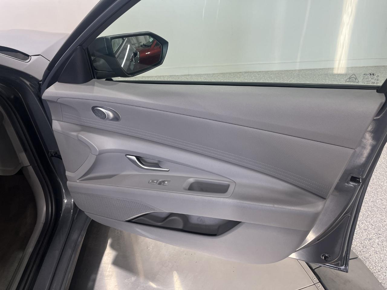 Hyundai Elantra SE 2023