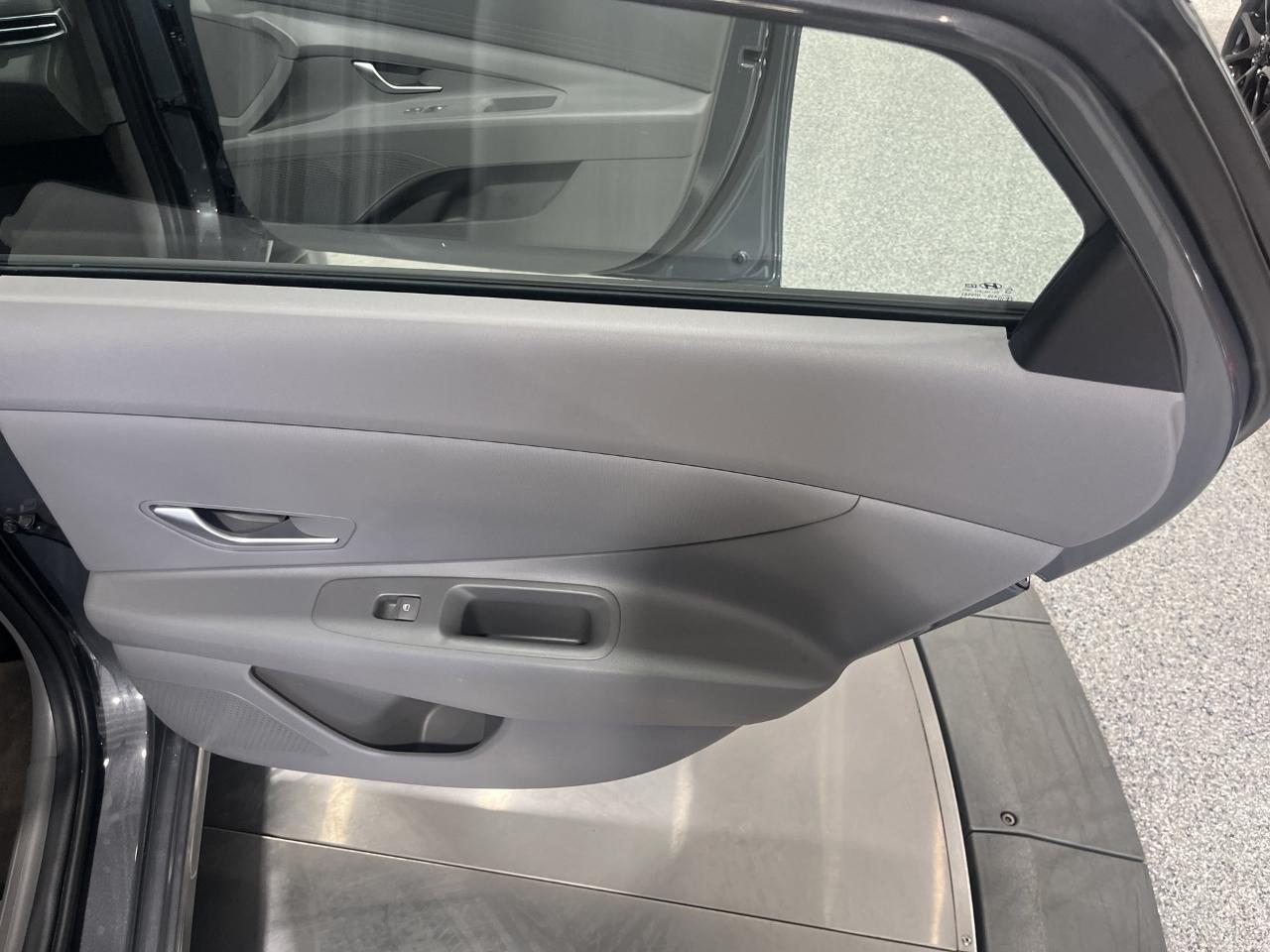 Hyundai Elantra SE 2023