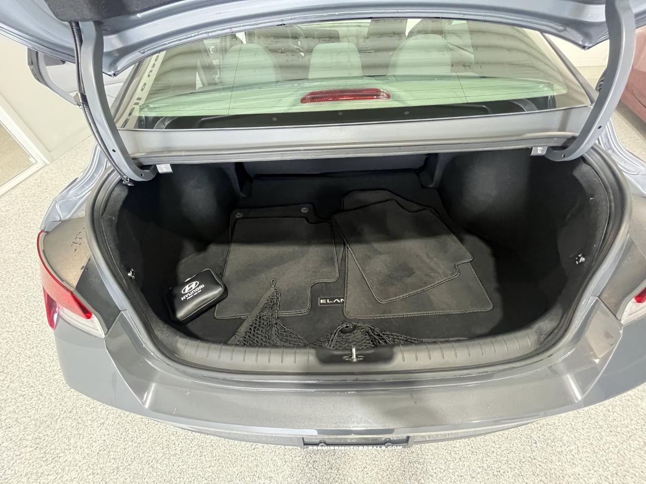 Hyundai Elantra SE 2023