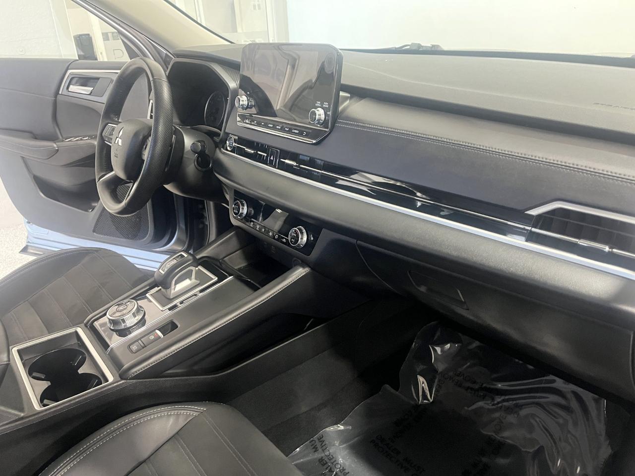 Mitsubishi Outlander SE 2WD 2023