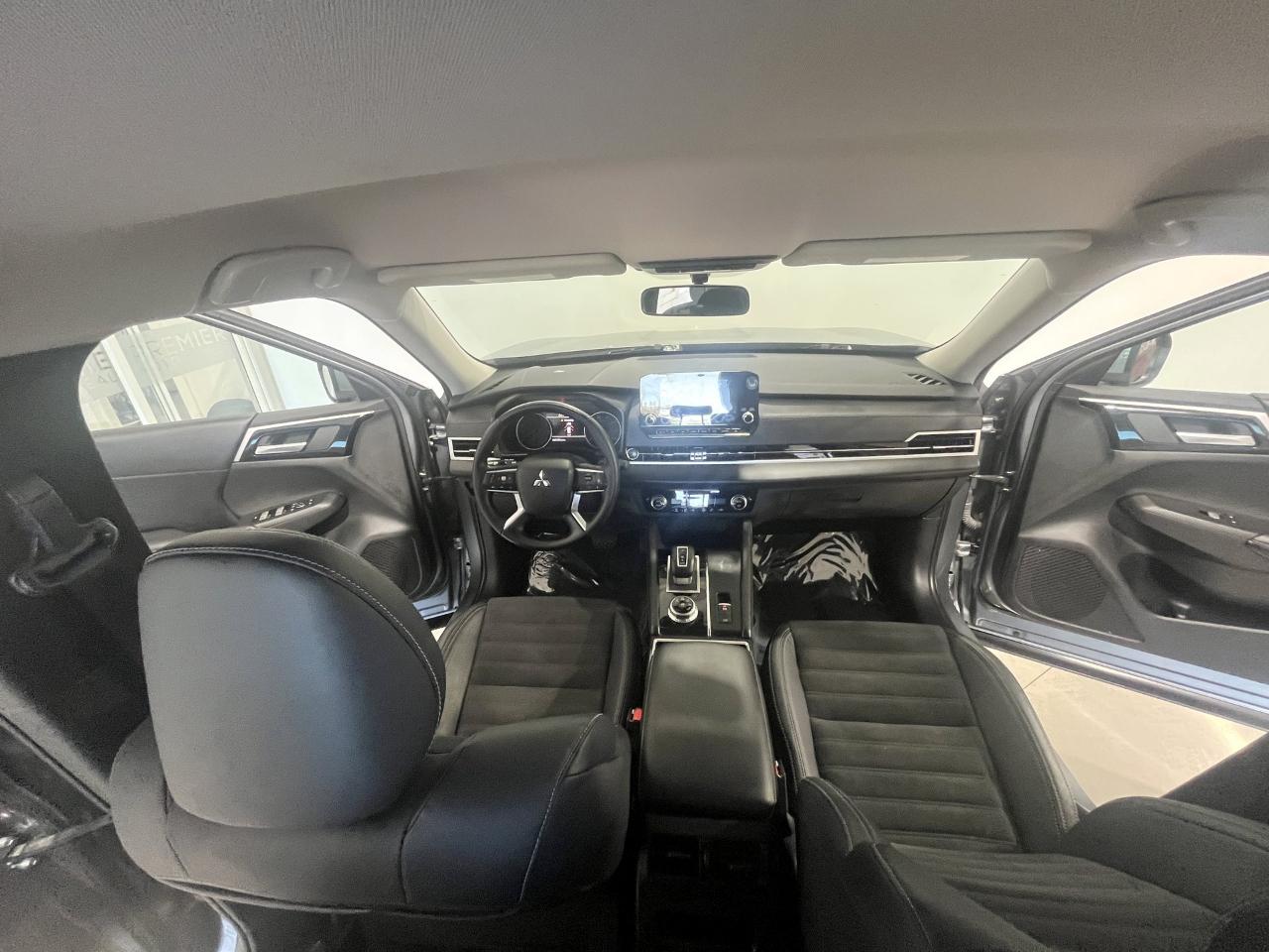 Mitsubishi Outlander SE 2WD 2023