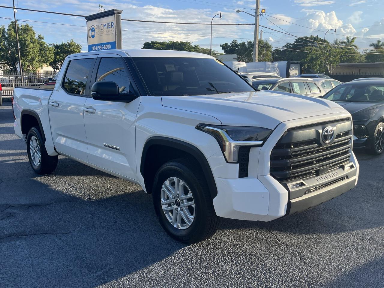 Toyota Tundra SR5 CrewMax 4WD 2024