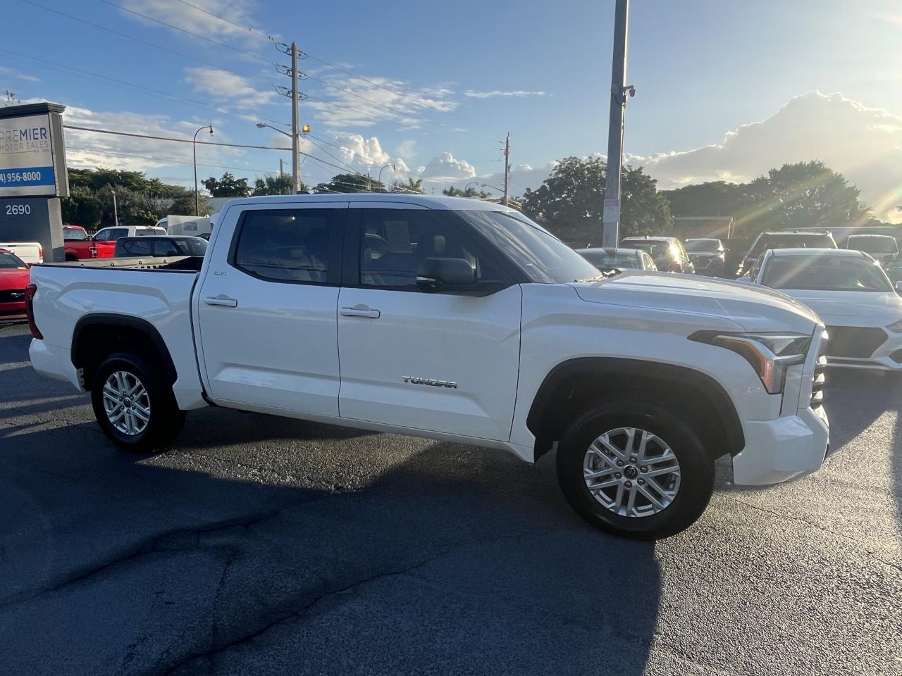 Toyota Tundra SR5 CrewMax 4WD 2024