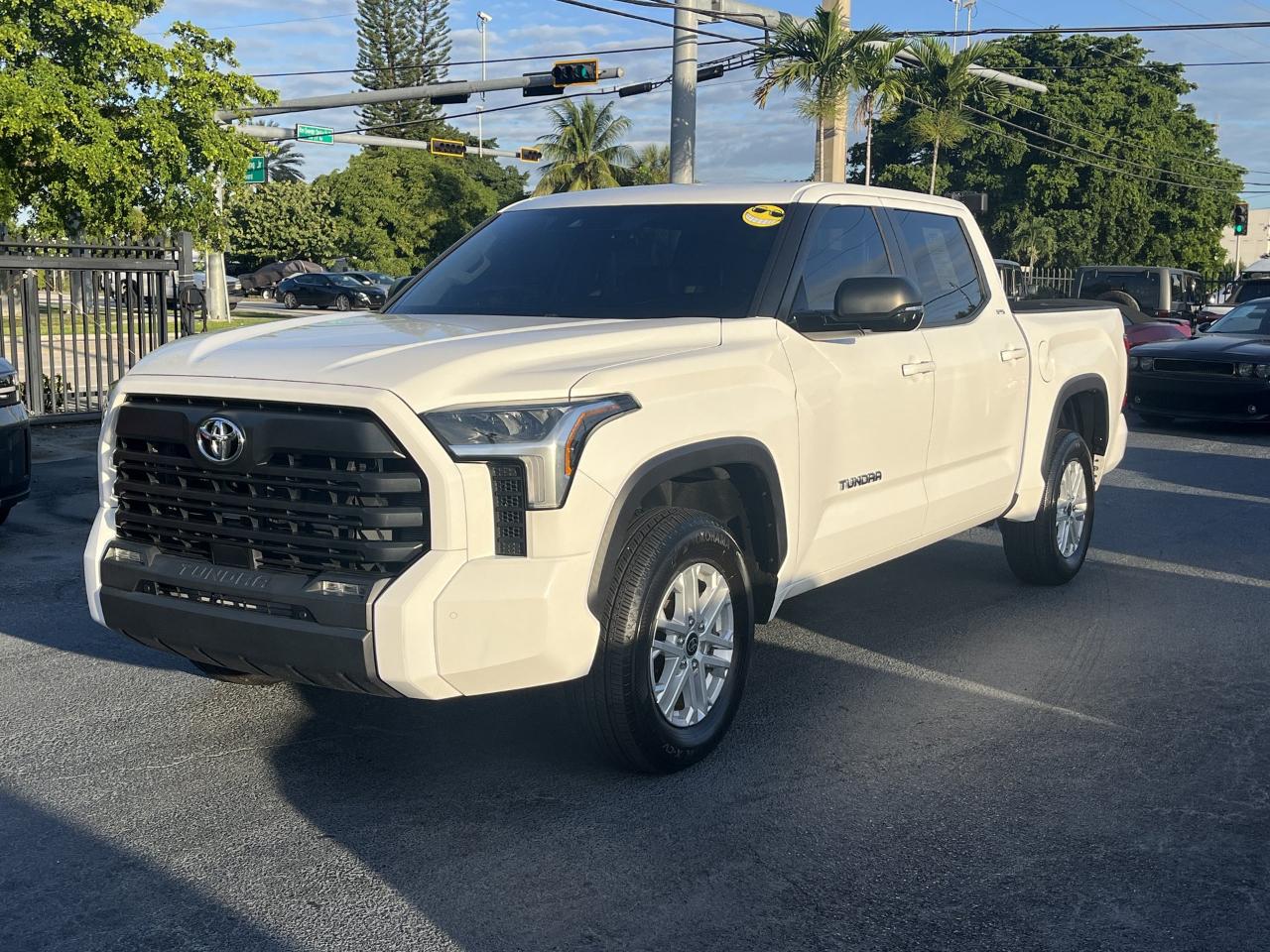Toyota Tundra SR5 CrewMax 4WD 2024