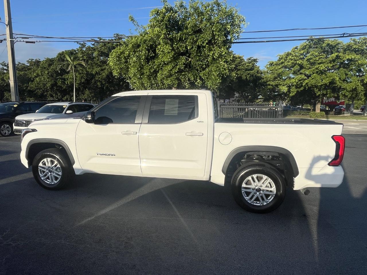 Toyota Tundra SR5 CrewMax 4WD 2024