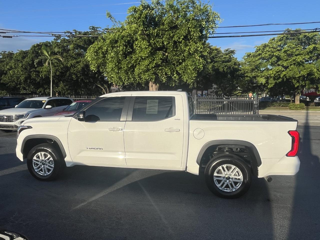 Toyota Tundra SR5 CrewMax 4WD 2024