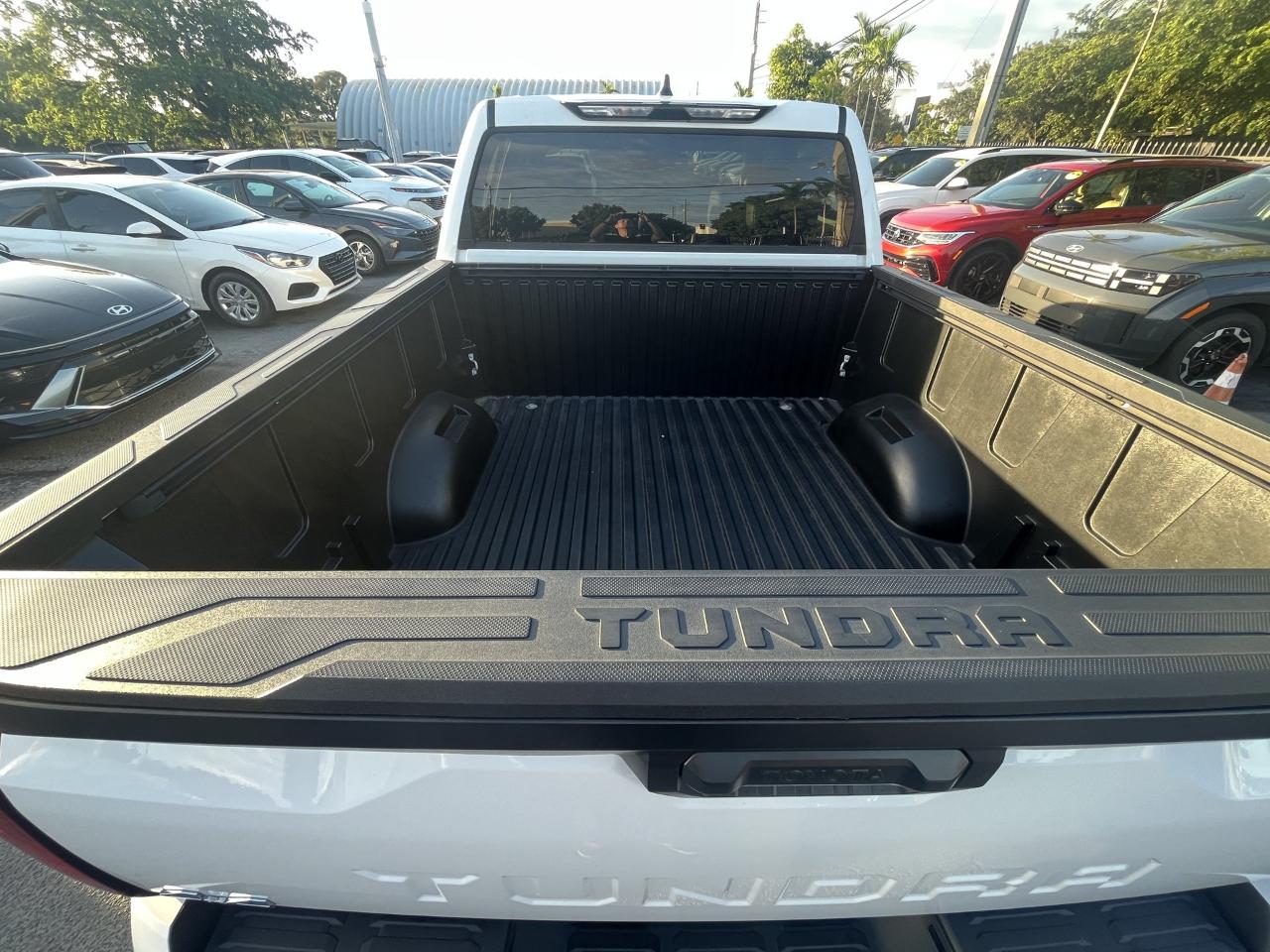 Toyota Tundra SR5 CrewMax 4WD 2024