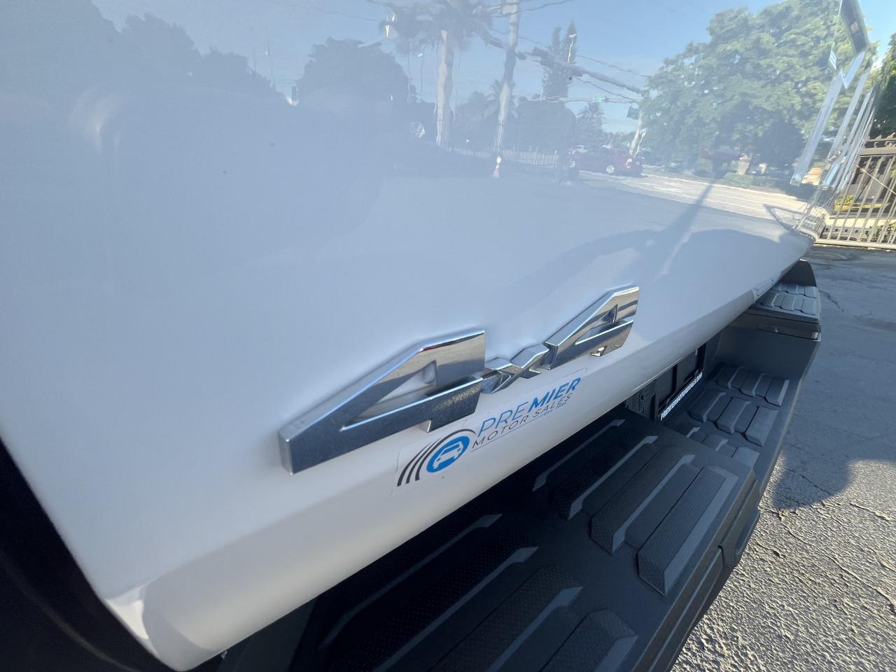 Toyota Tundra SR5 CrewMax 4WD 2024