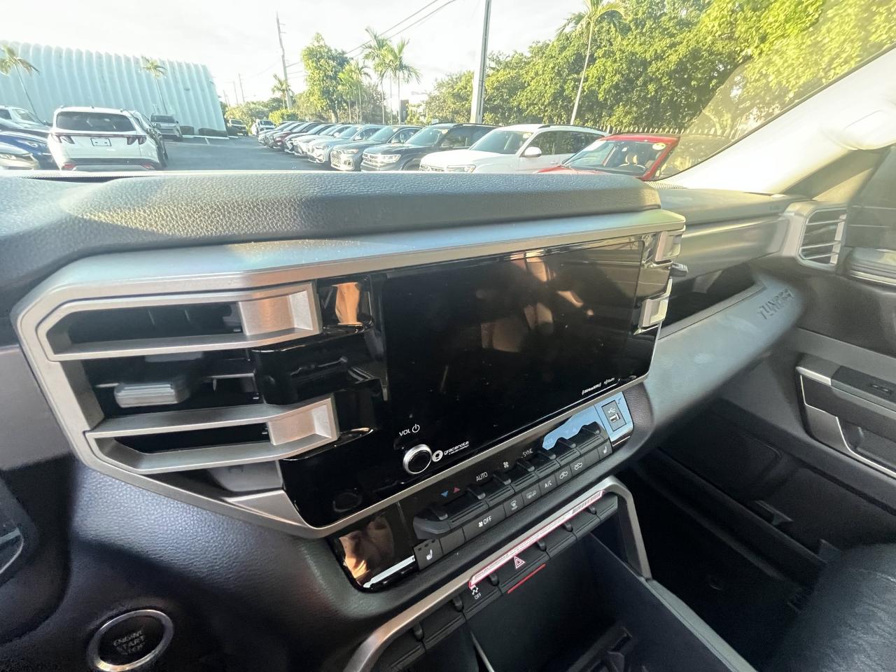 Toyota Tundra SR5 CrewMax 4WD 2024