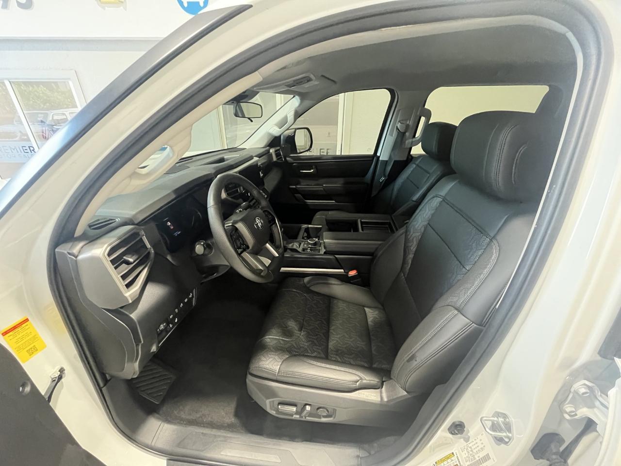 Toyota Tundra SR5 CrewMax 4WD 2024