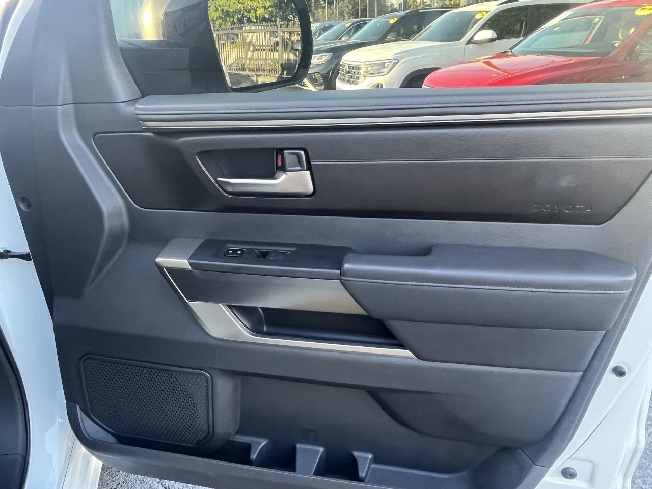 Toyota Tundra SR5 CrewMax 4WD 2024