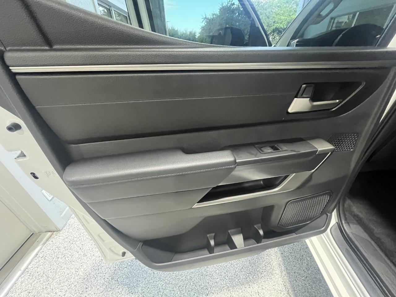 Toyota Tundra SR5 CrewMax 4WD 2024