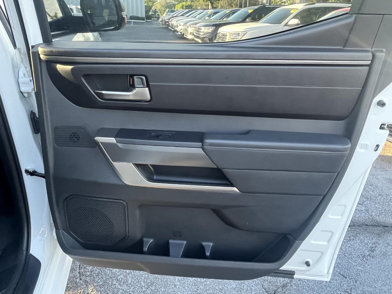 Toyota Tundra SR5 CrewMax 4WD 2024