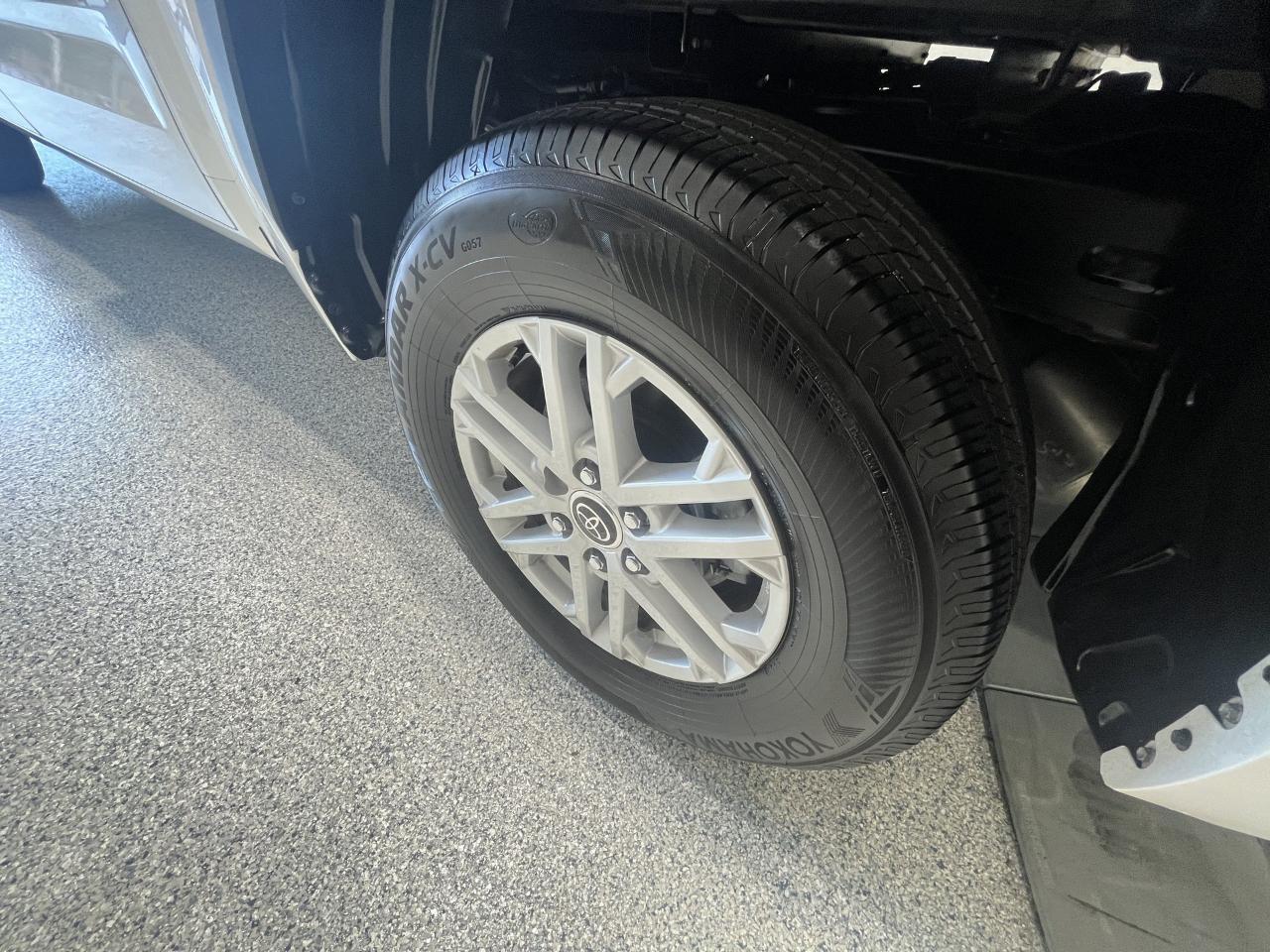 Toyota Tundra SR5 CrewMax 4WD 2024