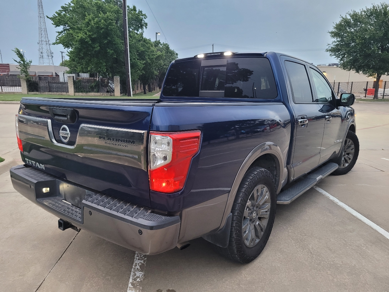 Nissan Titan Platinum Reserve Crew Cab 2WD 2017 Nissan Titan Platinum Reserve Crew Cab 2WD 2017