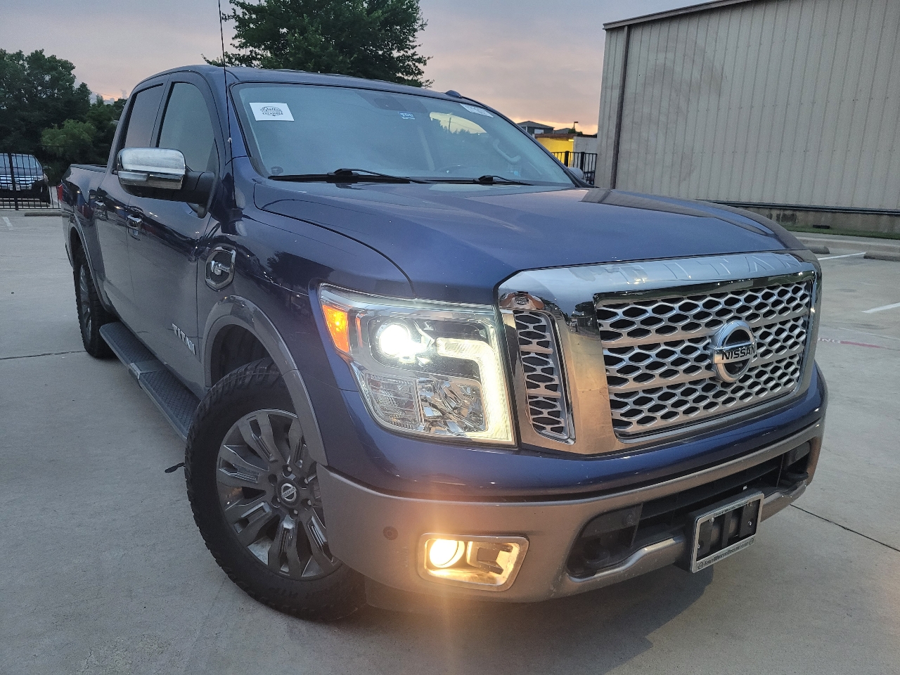 Nissan Titan Platinum Reserve Crew Cab 2WD 2017 Nissan Titan Platinum Reserve Crew Cab 2WD 2017