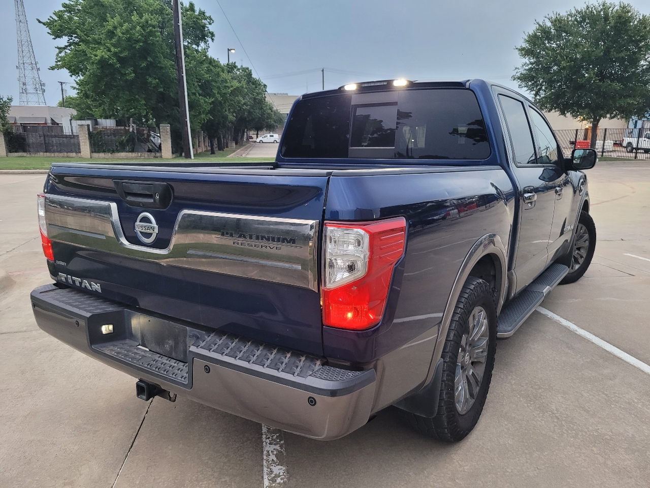 Nissan Titan Platinum Reserve Crew Cab 2WD 2017 Nissan Titan Platinum Reserve Crew Cab 2WD 2017