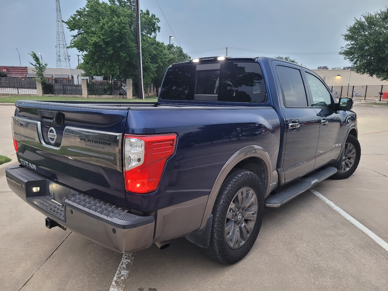 Nissan Titan Platinum Reserve Crew Cab 2WD 2017 Nissan Titan Platinum Reserve Crew Cab 2WD 2017