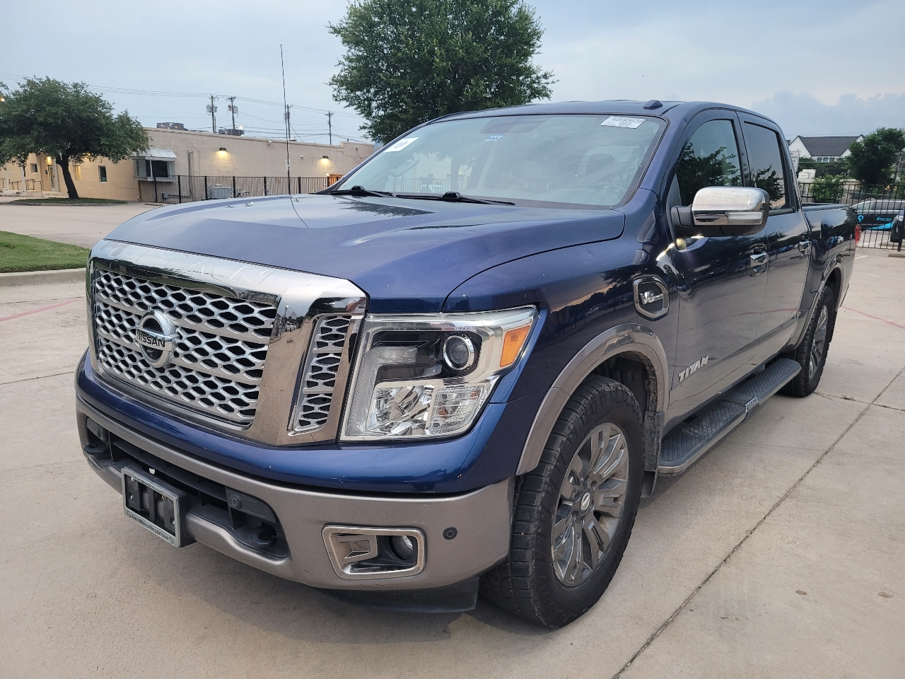 Nissan Titan Platinum Reserve Crew Cab 2WD 2017 Nissan Titan Platinum Reserve Crew Cab 2WD 2017
