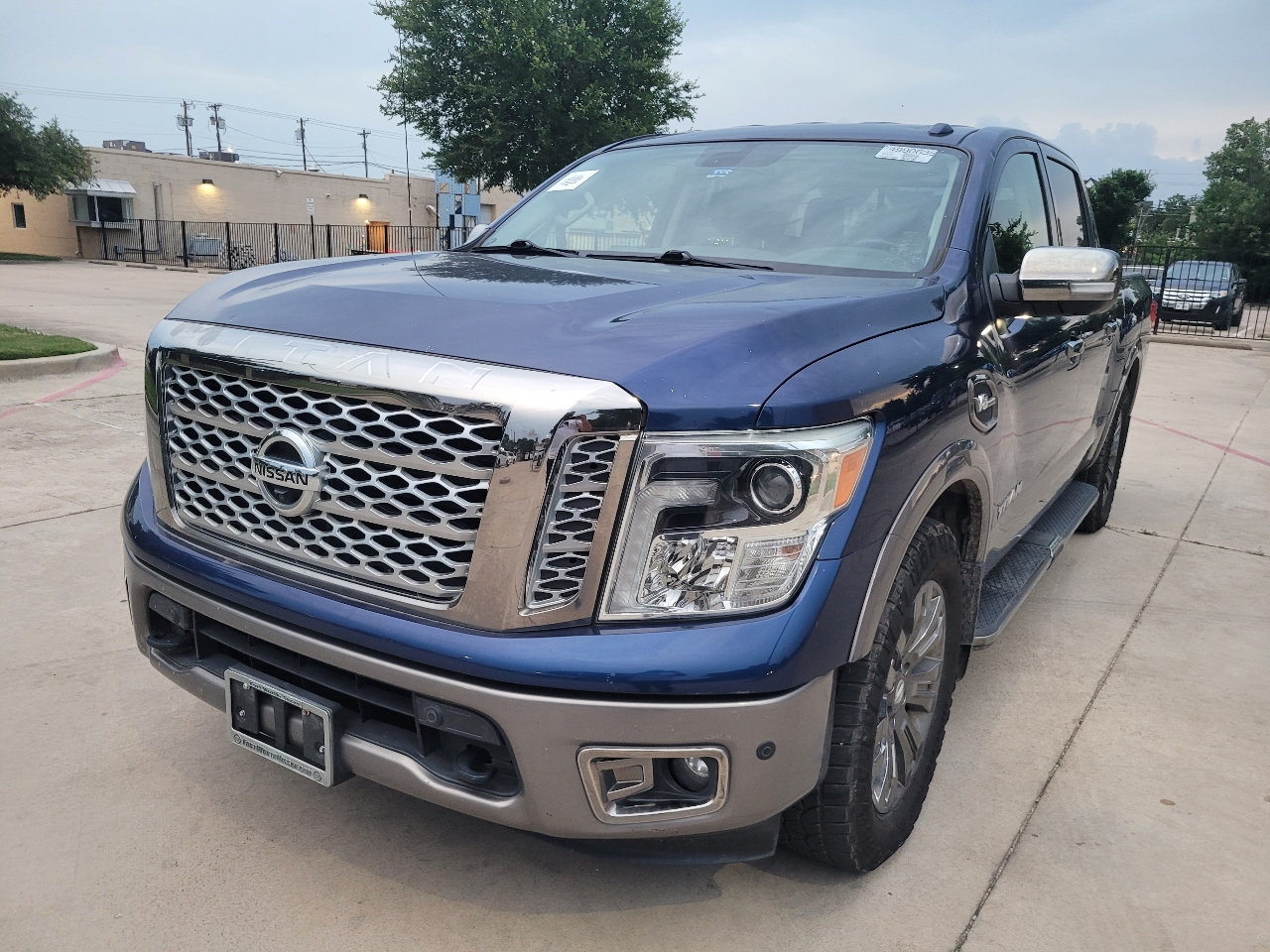 Nissan Titan Platinum Reserve Crew Cab 2WD 2017 Nissan Titan Platinum Reserve Crew Cab 2WD 2017