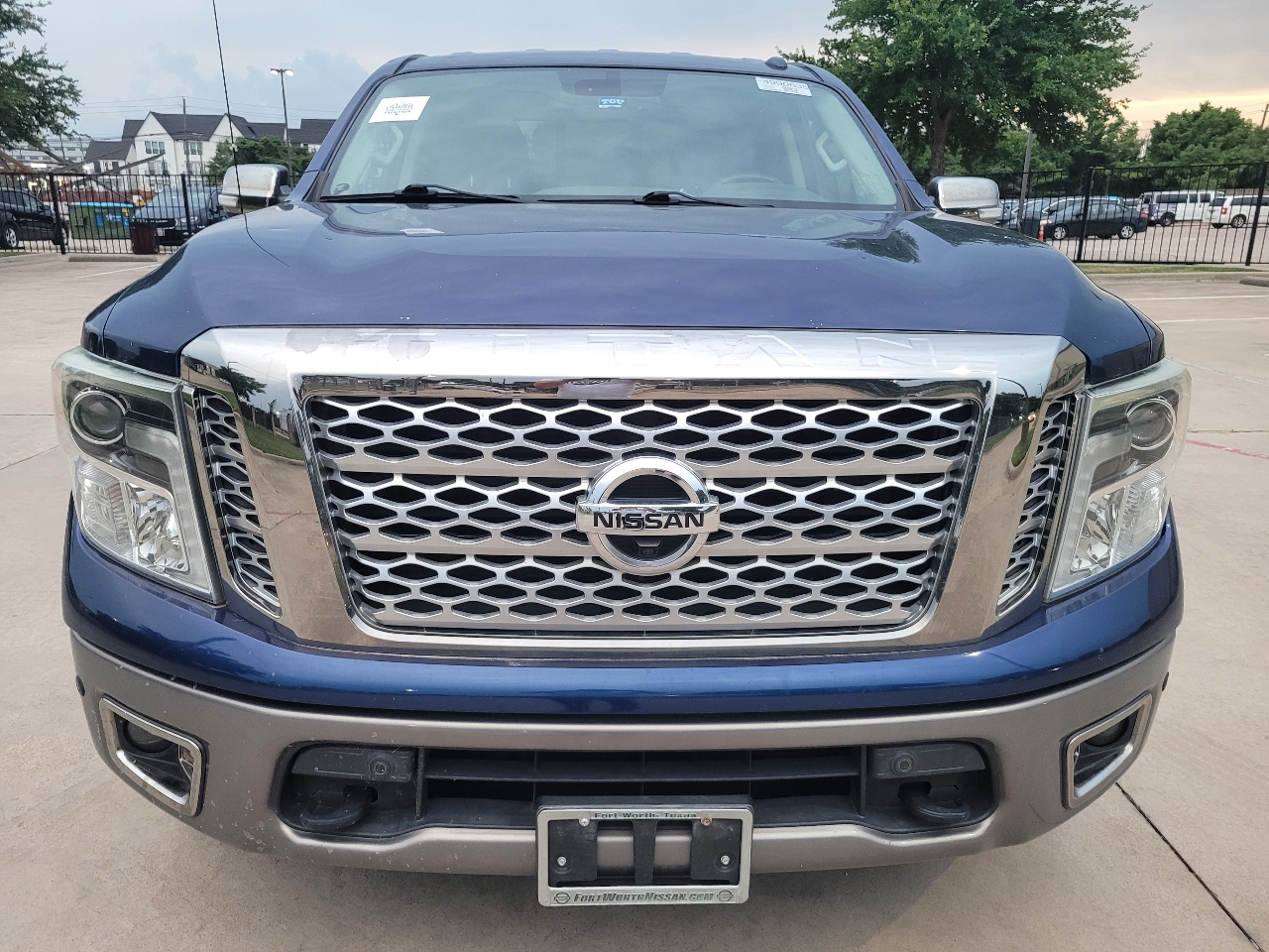 Nissan Titan Platinum Reserve Crew Cab 2WD 2017 Nissan Titan Platinum Reserve Crew Cab 2WD 2017
