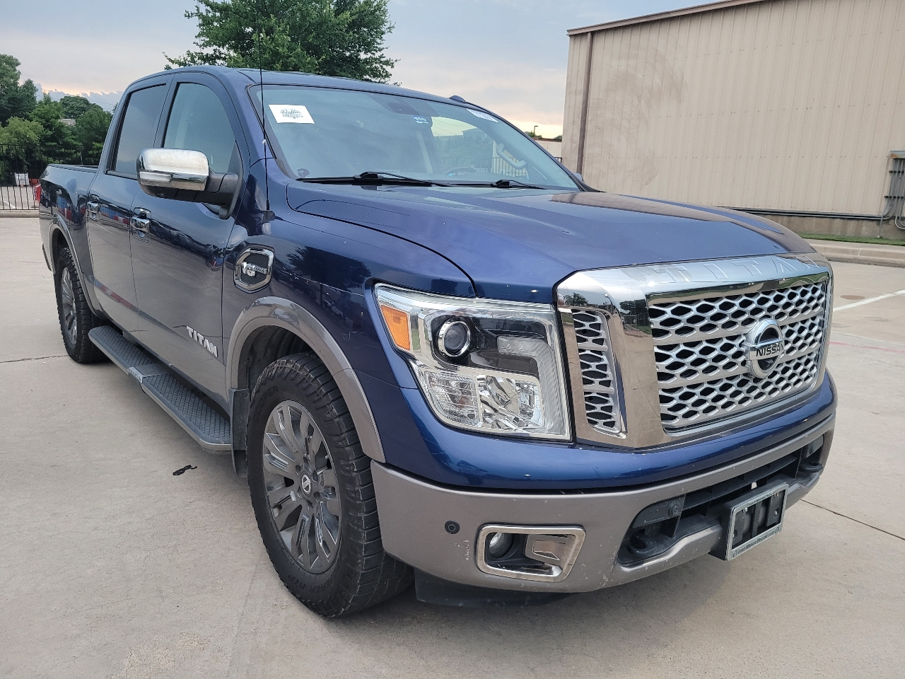 Nissan Titan Platinum Reserve Crew Cab 2WD 2017 Nissan Titan Platinum Reserve Crew Cab 2WD 2017