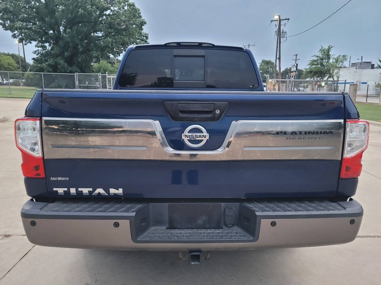 Nissan Titan Platinum Reserve Crew Cab 2WD 2017 Nissan Titan Platinum Reserve Crew Cab 2WD 2017