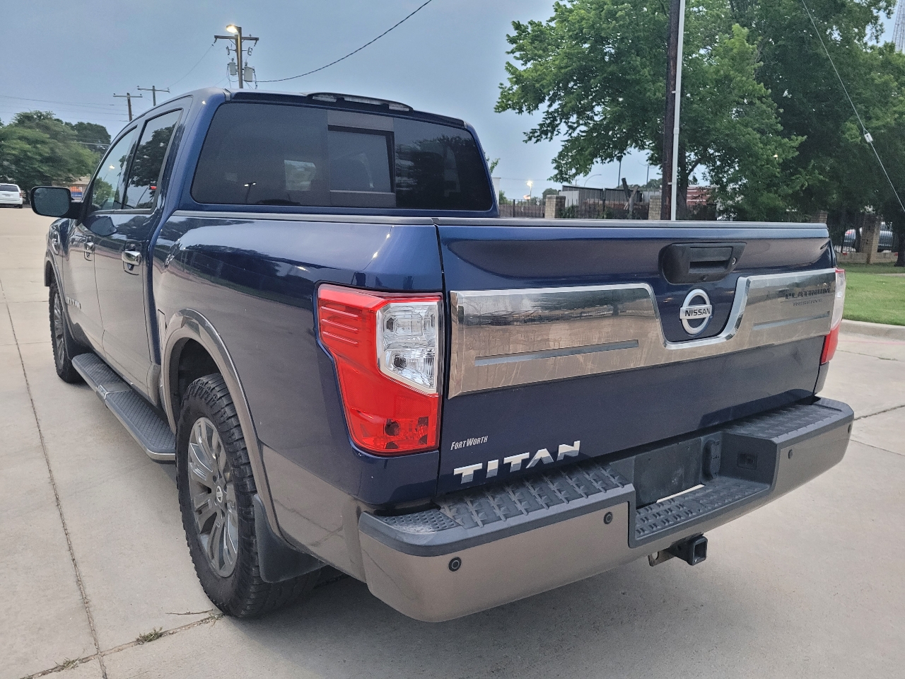 Nissan Titan Platinum Reserve Crew Cab 2WD 2017 Nissan Titan Platinum Reserve Crew Cab 2WD 2017