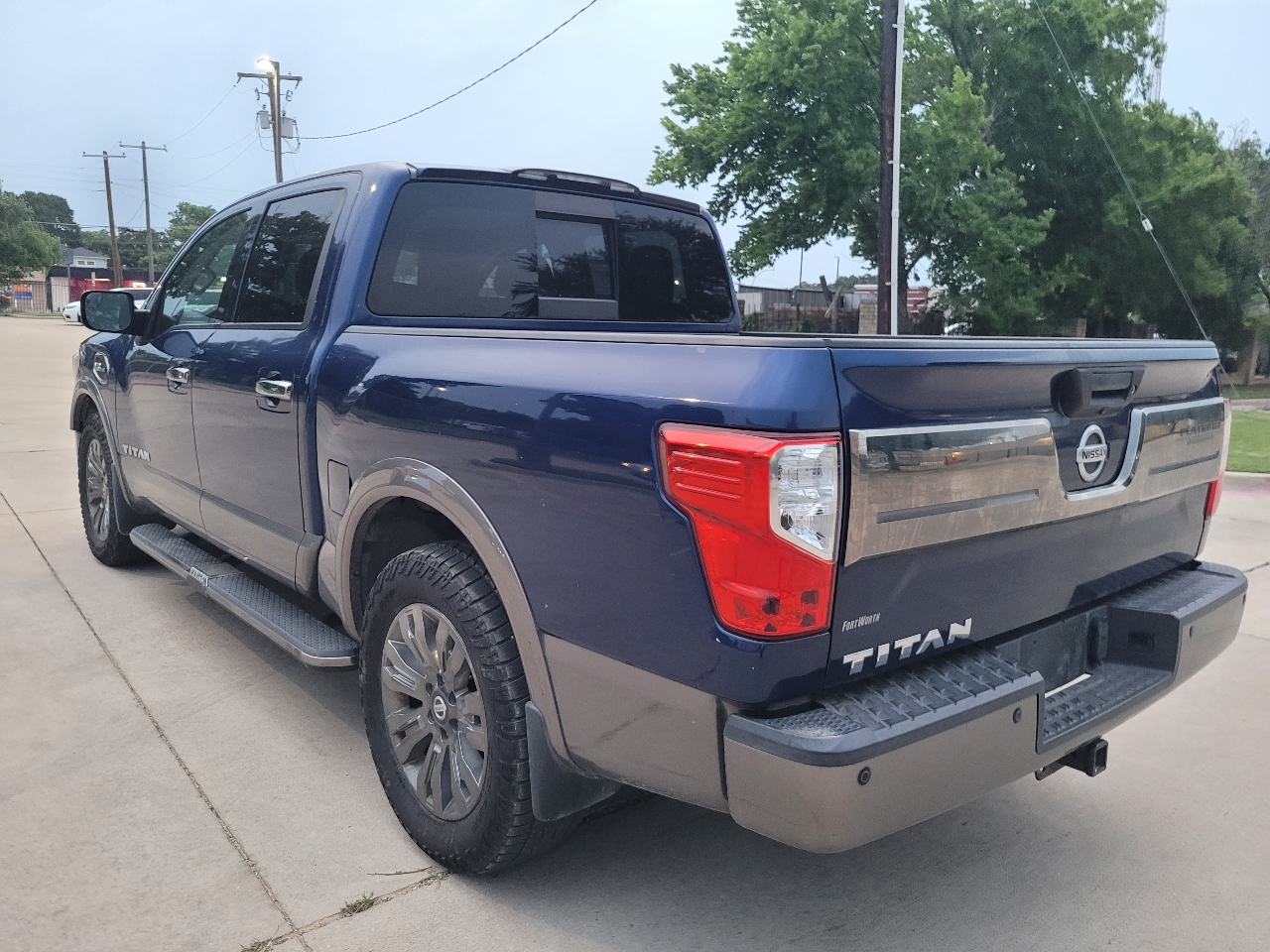 Nissan Titan Platinum Reserve Crew Cab 2WD 2017 Nissan Titan Platinum Reserve Crew Cab 2WD 2017