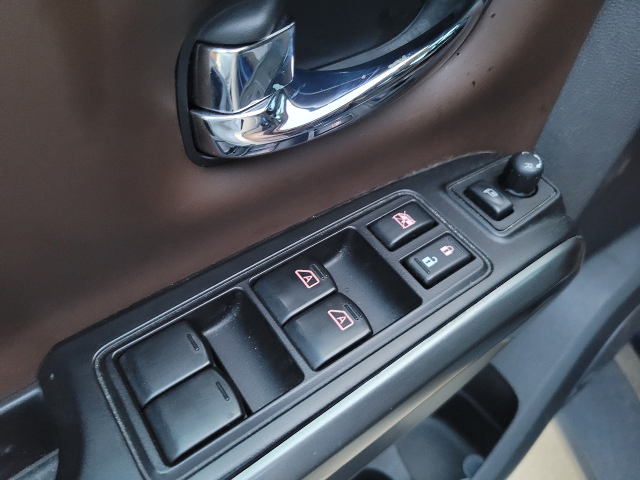 Nissan Titan Platinum Reserve Crew Cab 2WD 2017 Nissan Titan Platinum Reserve Crew Cab 2WD 2017