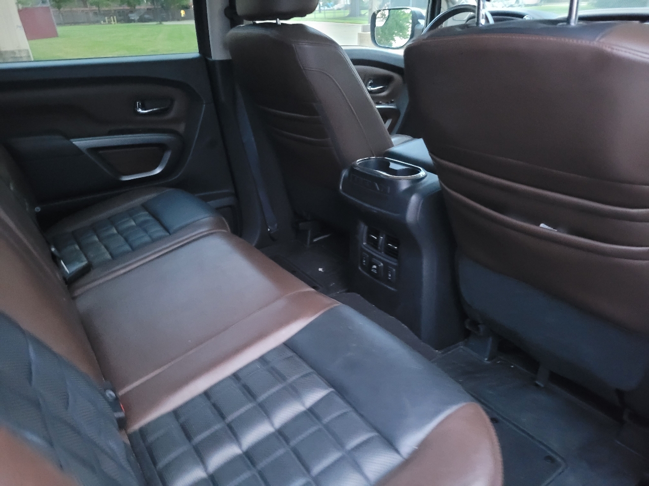 Nissan Titan Platinum Reserve Crew Cab 2WD 2017 Nissan Titan Platinum Reserve Crew Cab 2WD 2017