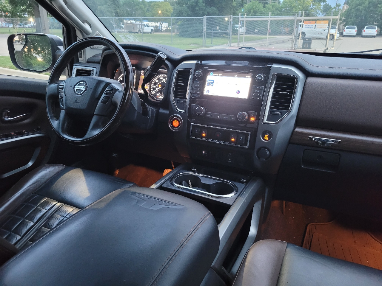 Nissan Titan Platinum Reserve Crew Cab 2WD 2017 Nissan Titan Platinum Reserve Crew Cab 2WD 2017