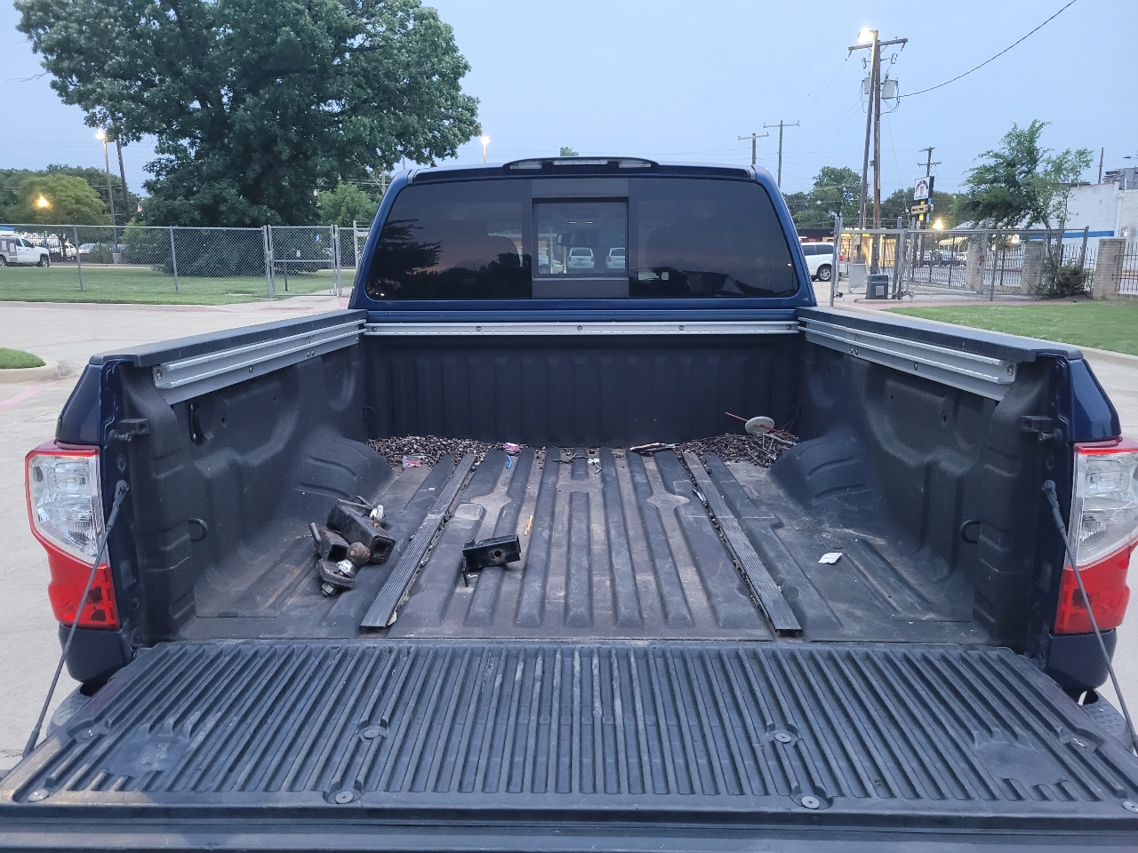 Nissan Titan Platinum Reserve Crew Cab 2WD 2017 Nissan Titan Platinum Reserve Crew Cab 2WD 2017