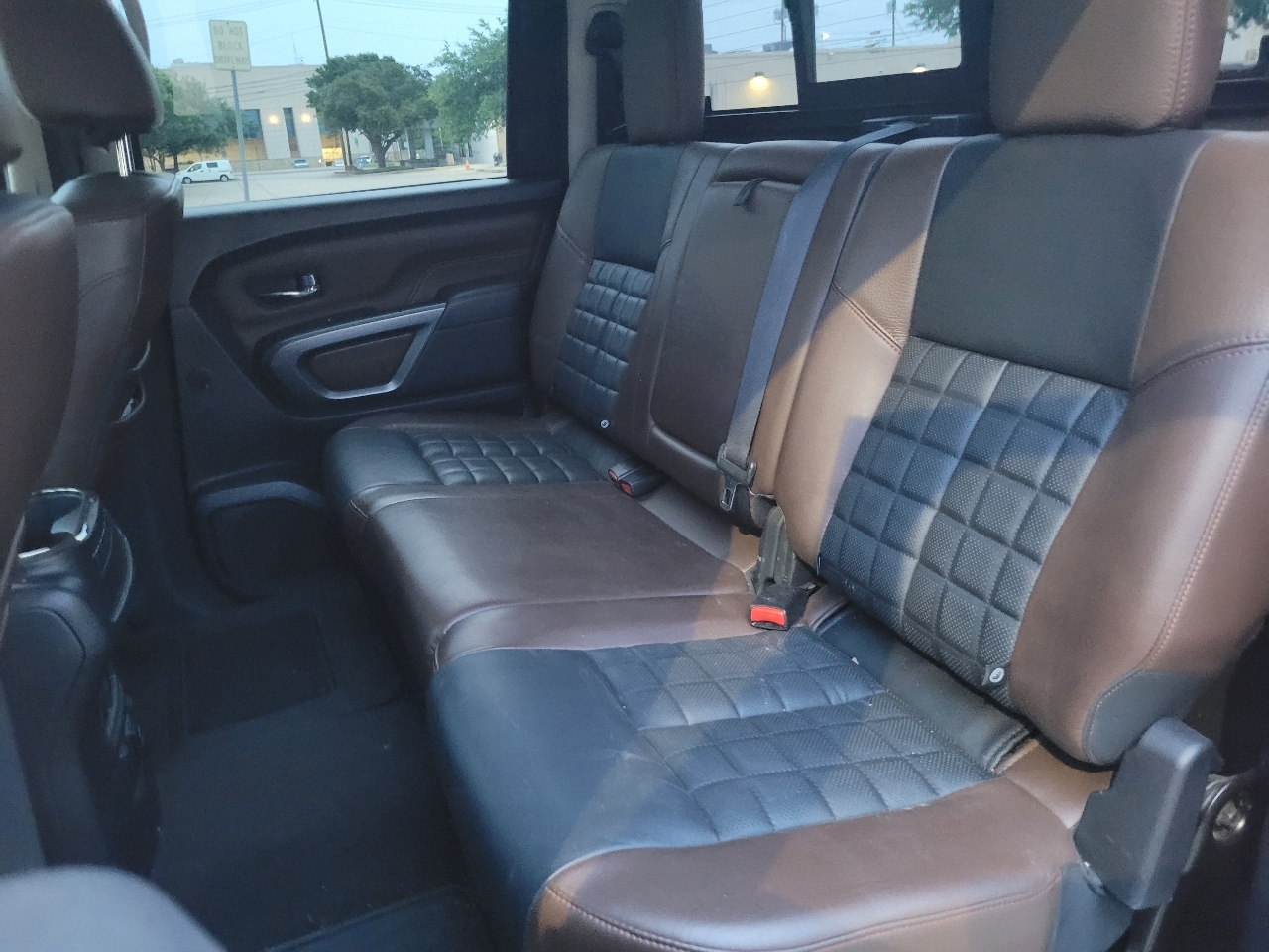 Nissan Titan Platinum Reserve Crew Cab 2WD 2017 Nissan Titan Platinum Reserve Crew Cab 2WD 2017