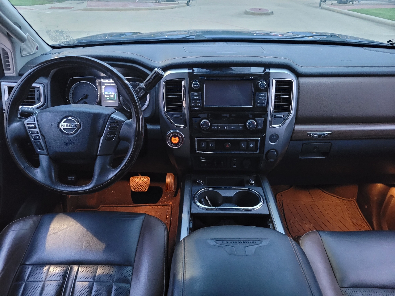 Nissan Titan Platinum Reserve Crew Cab 2WD 2017 Nissan Titan Platinum Reserve Crew Cab 2WD 2017