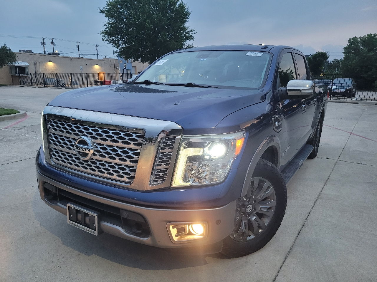 Nissan Titan Platinum Reserve Crew Cab 2WD 2017 Nissan Titan Platinum Reserve Crew Cab 2WD 2017