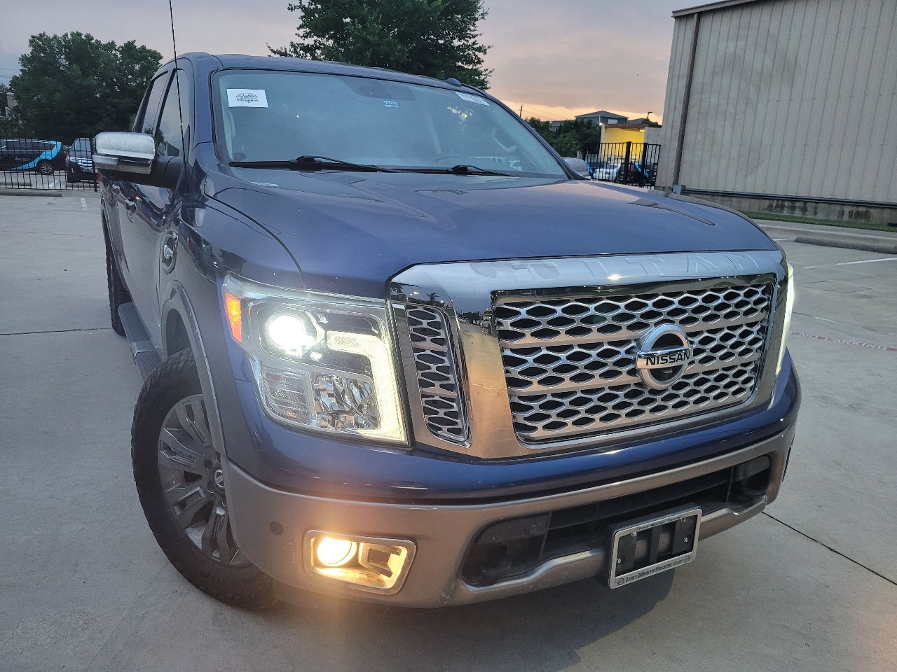 Nissan Titan Platinum Reserve Crew Cab 2WD 2017 Nissan Titan Platinum Reserve Crew Cab 2WD 2017
