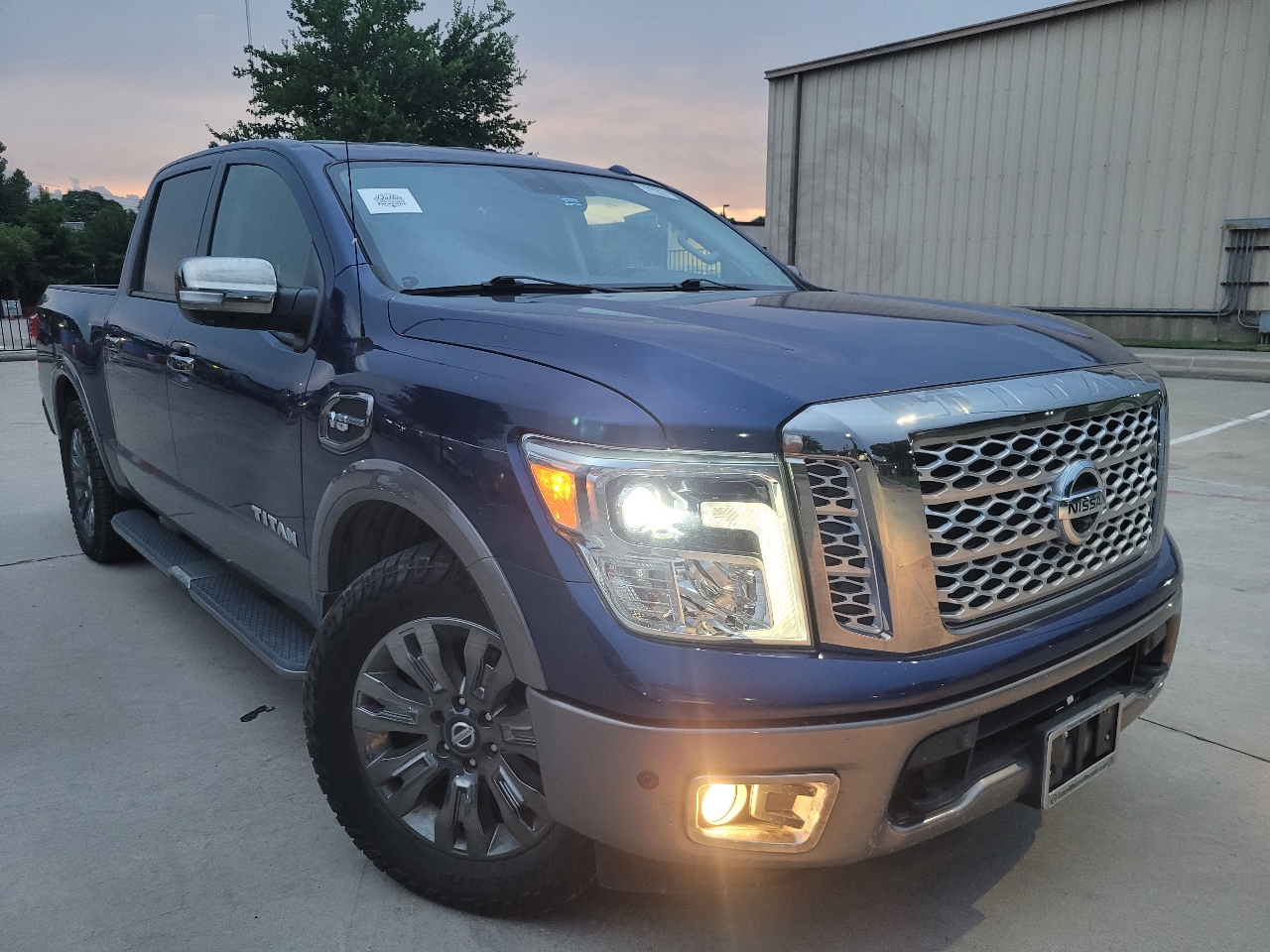 Nissan Titan Platinum Reserve Crew Cab 2WD 2017 Nissan Titan Platinum Reserve Crew Cab 2WD 2017