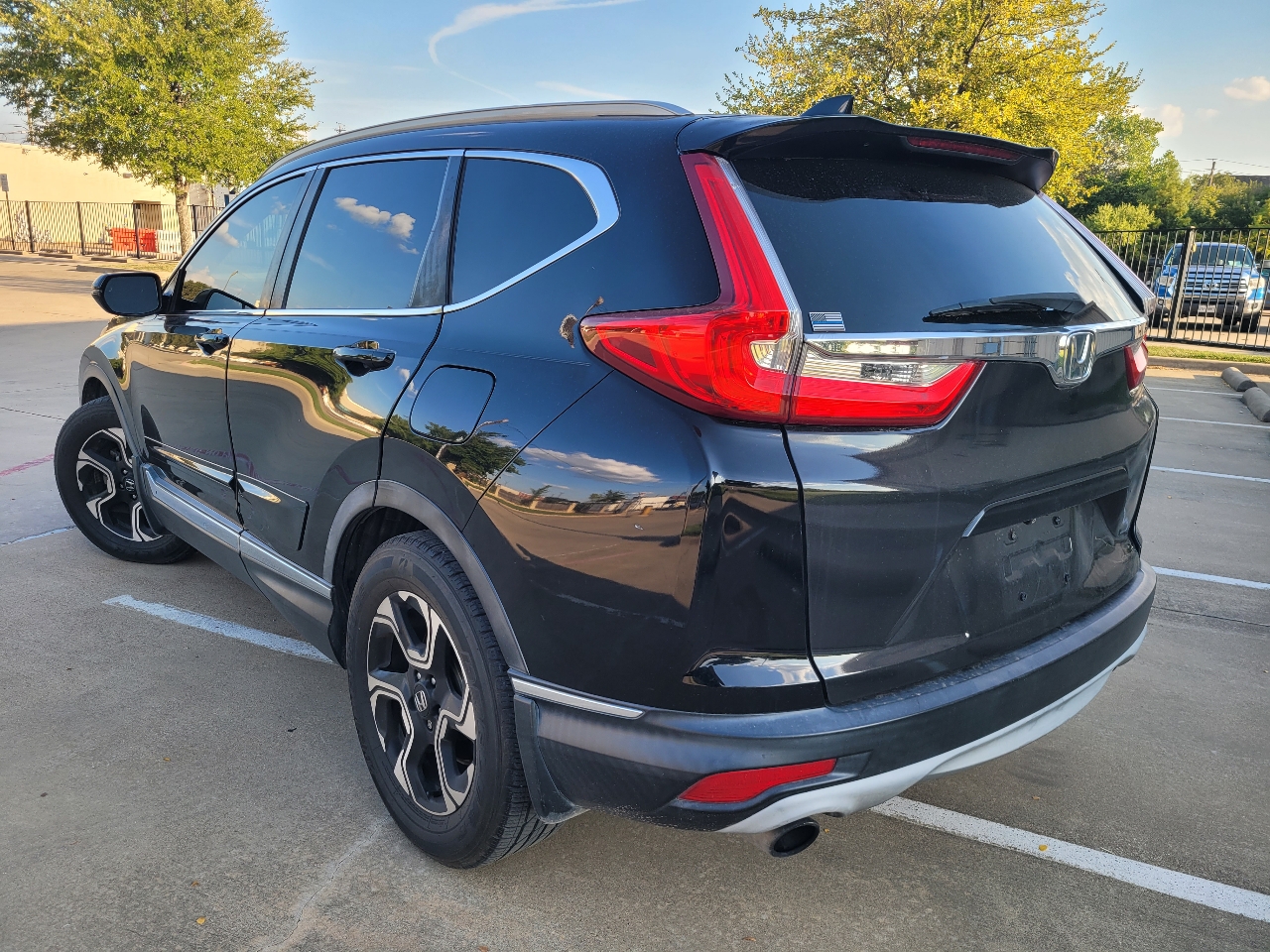 2017 Honda CR-V Touring photo 3