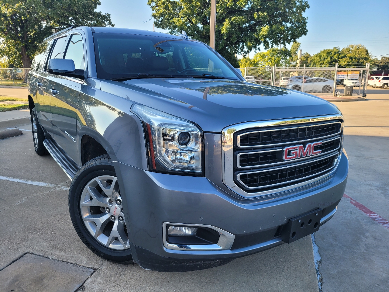 2019 Gmc Yukon XL SLT photo 2