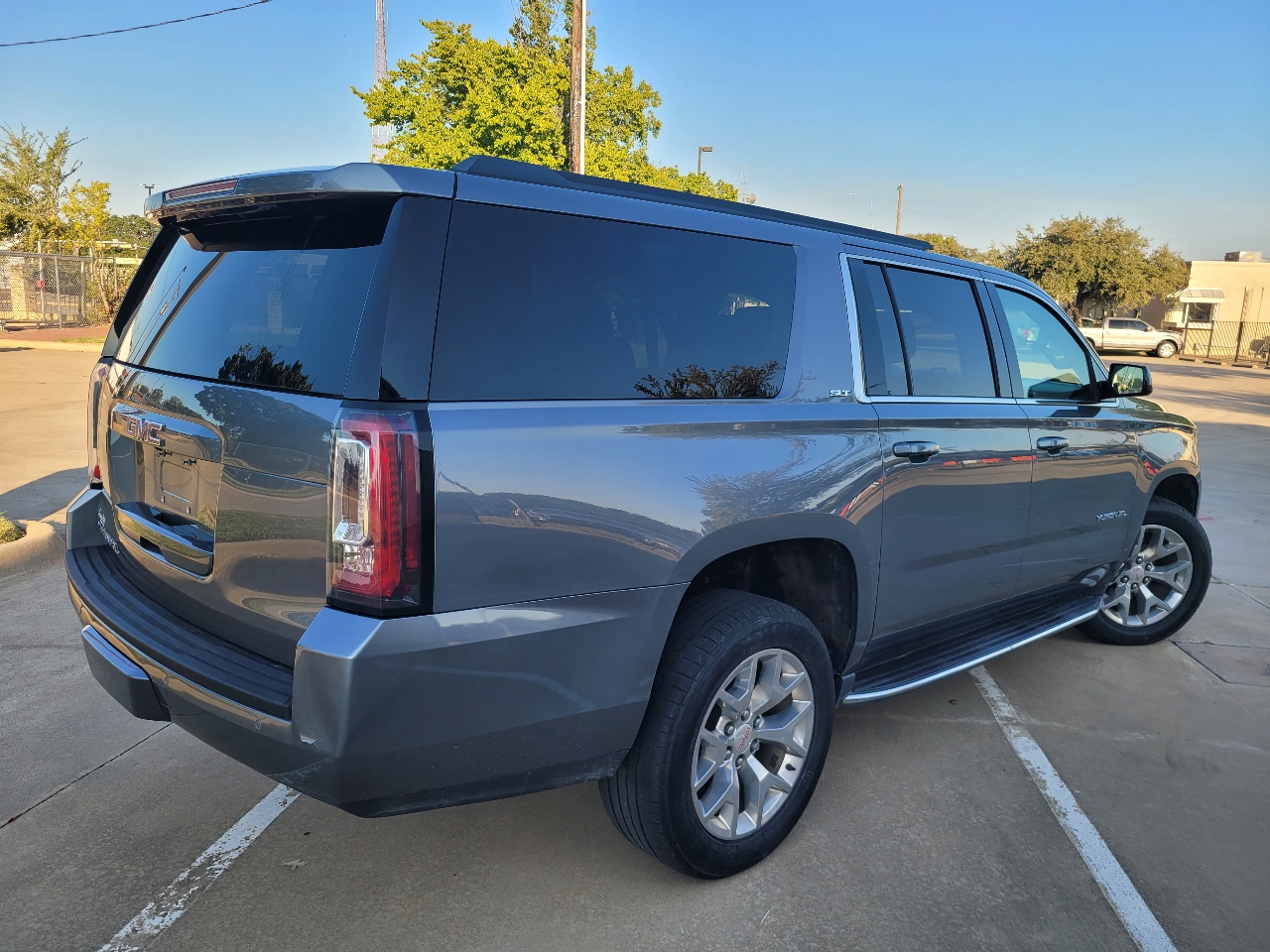 2019 Gmc Yukon XL SLT photo 3