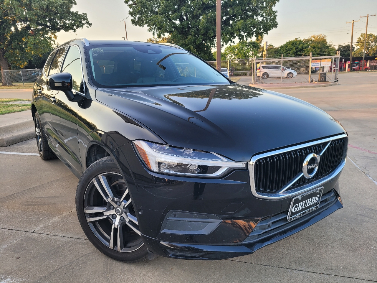 2019 Volvo XC60 T6 Momentum photo 2