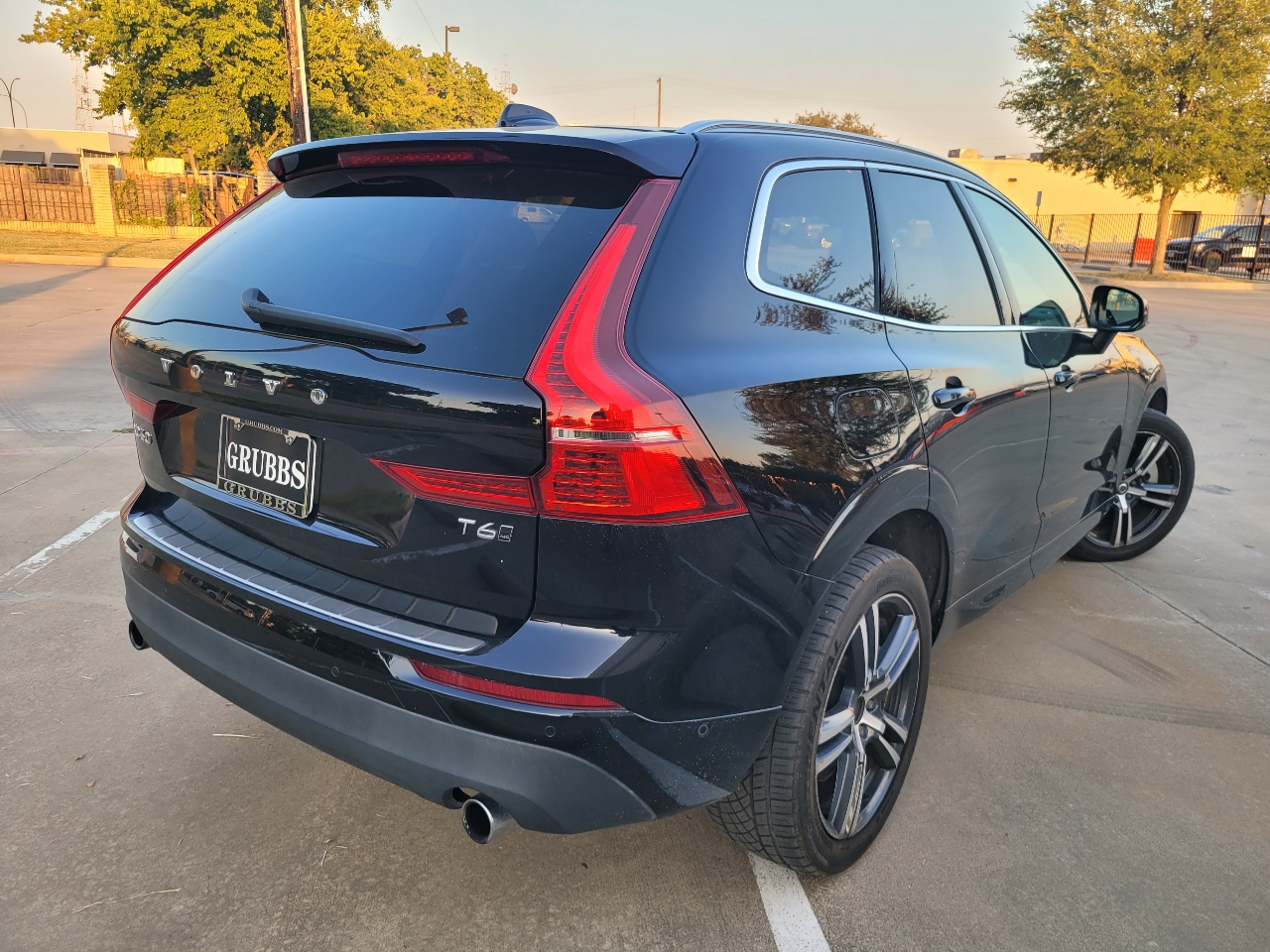 2019 Volvo XC60 T6 Momentum photo 3
