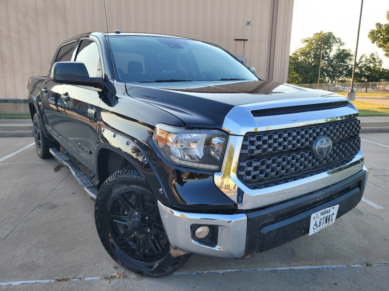 2019 Toyota Tundra SR5 CrewMax photo 2